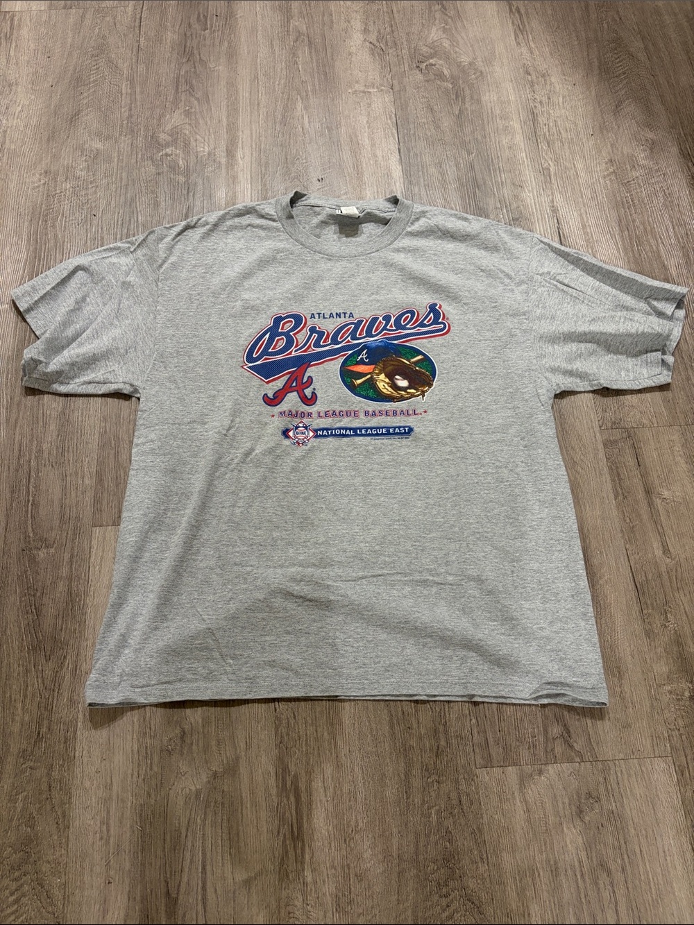 Vintage Atlanta Braves Graphic Tee - Gray with Red & Blue Logo